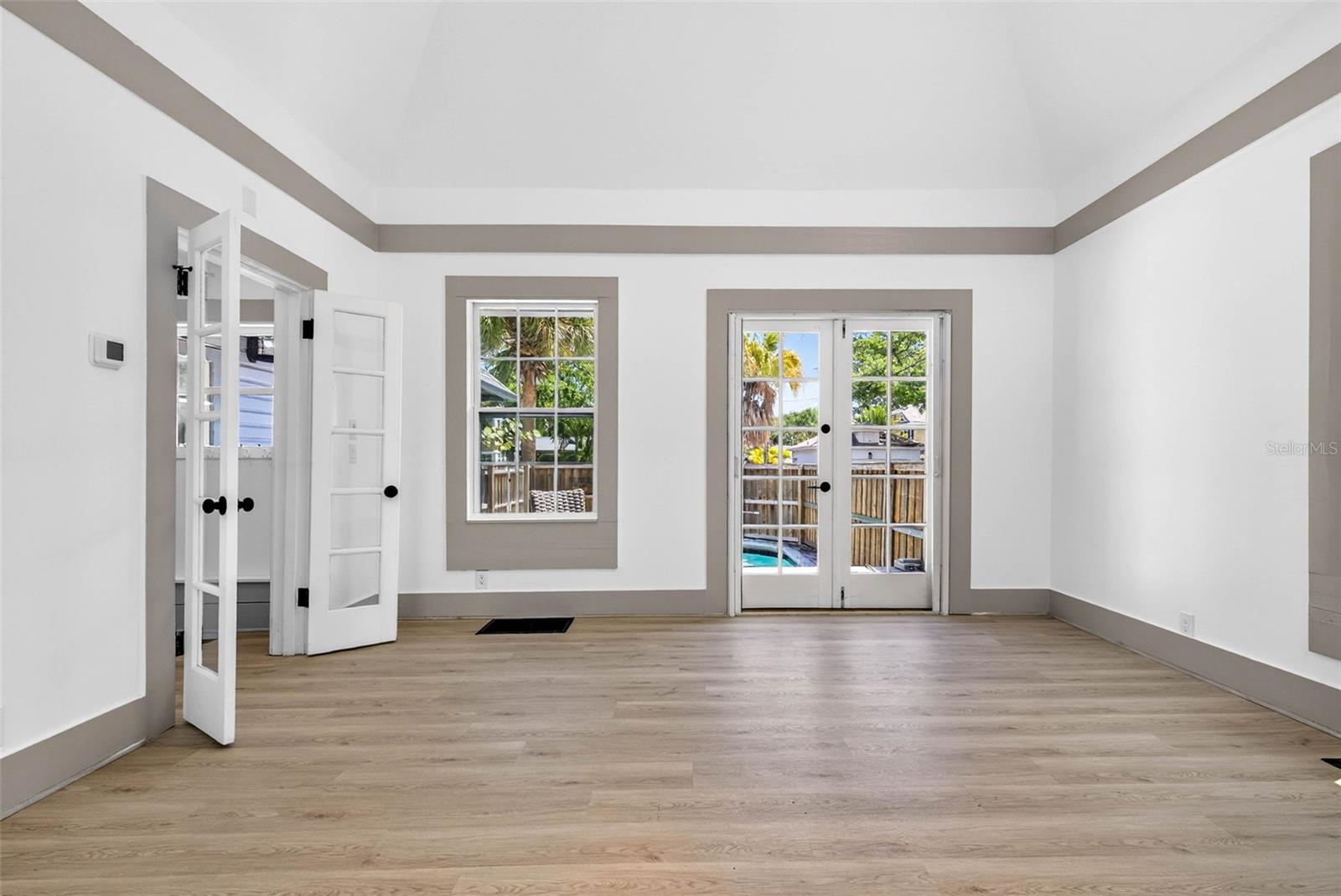 1330 CHERRY St ST PETERSBURG, FL 33701