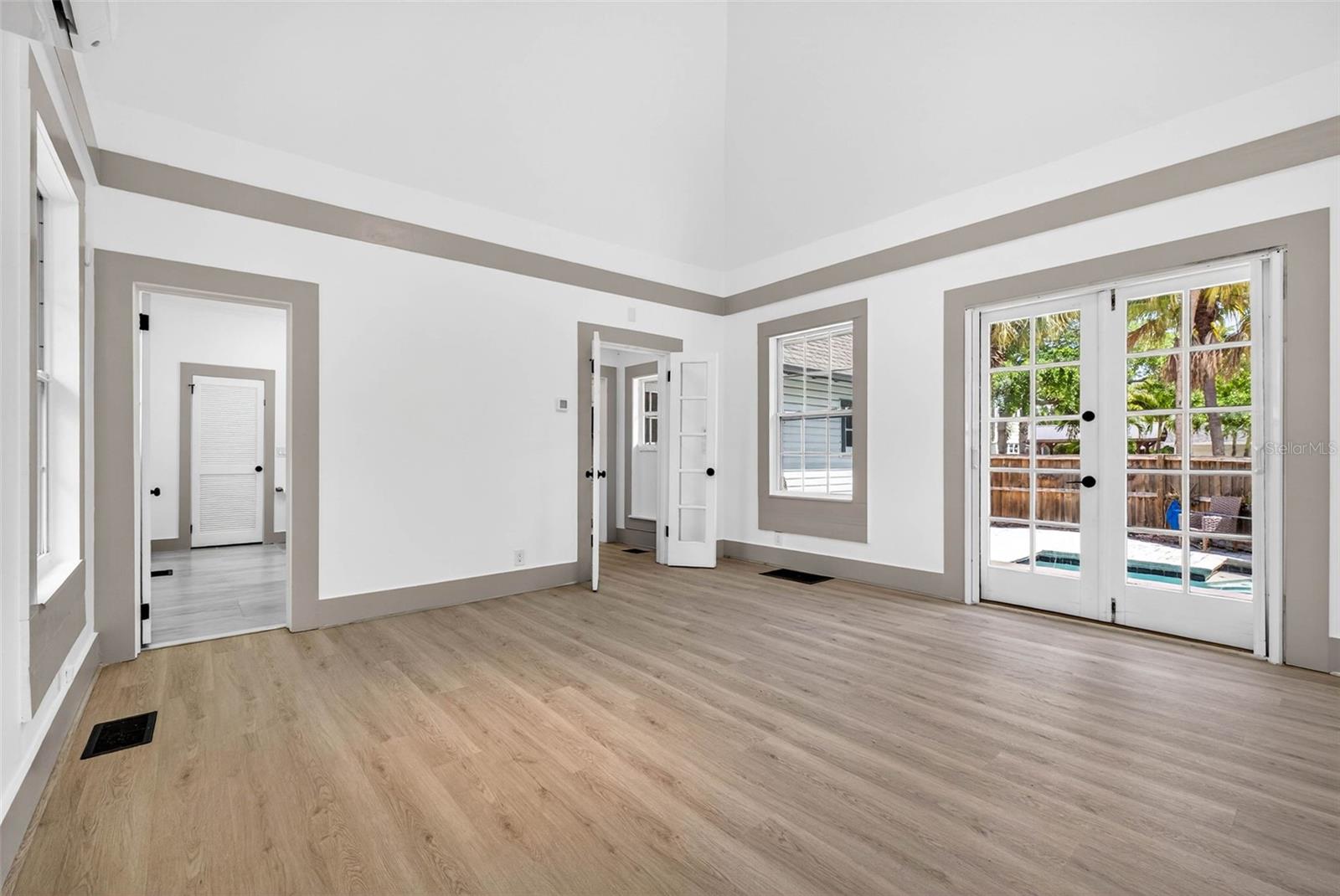 1330 CHERRY St ST PETERSBURG, FL 33701