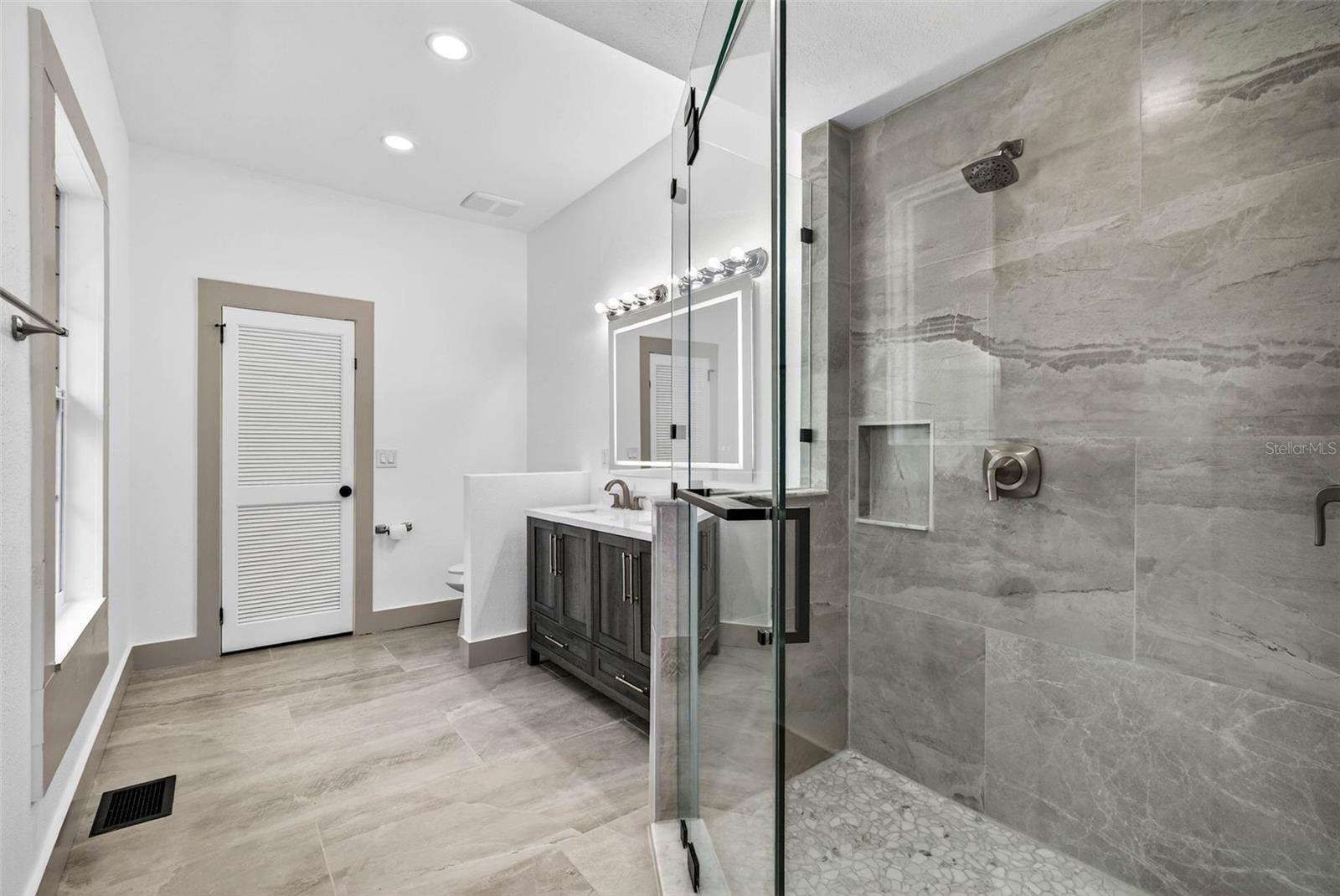 1330 CHERRY St ST PETERSBURG, FL 33701