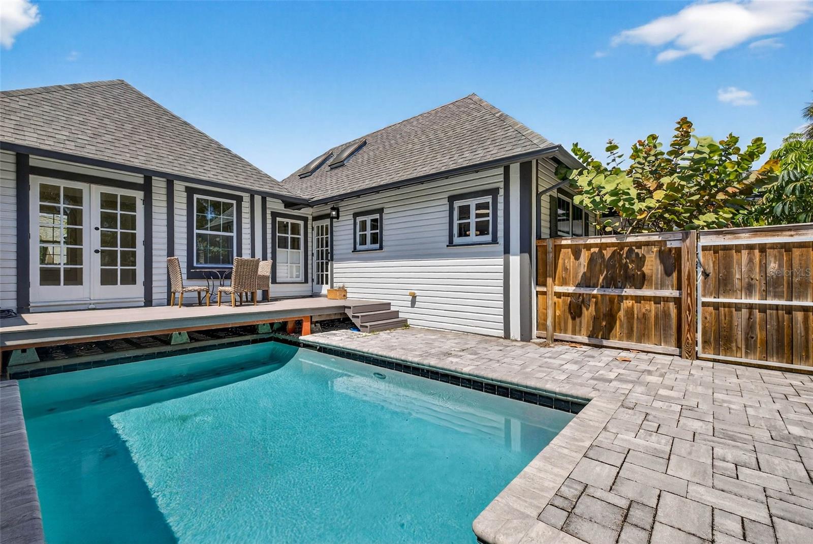 1330 CHERRY St ST PETERSBURG, FL 33701