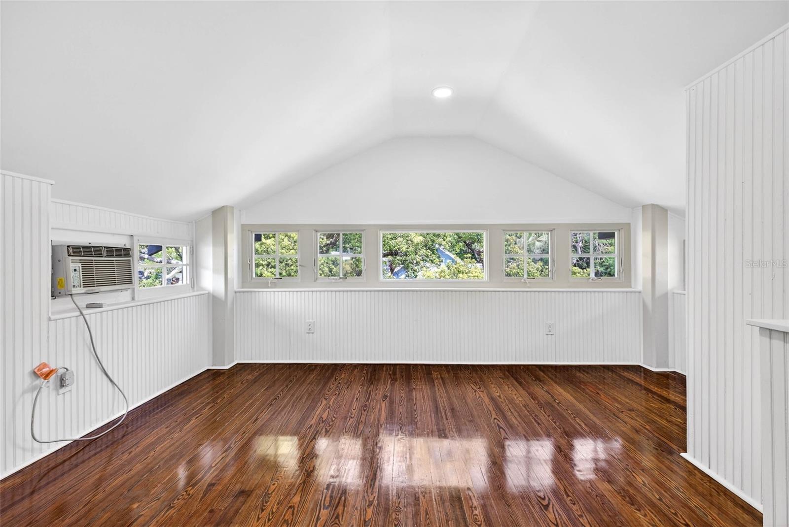 1330 CHERRY St ST PETERSBURG, FL 33701