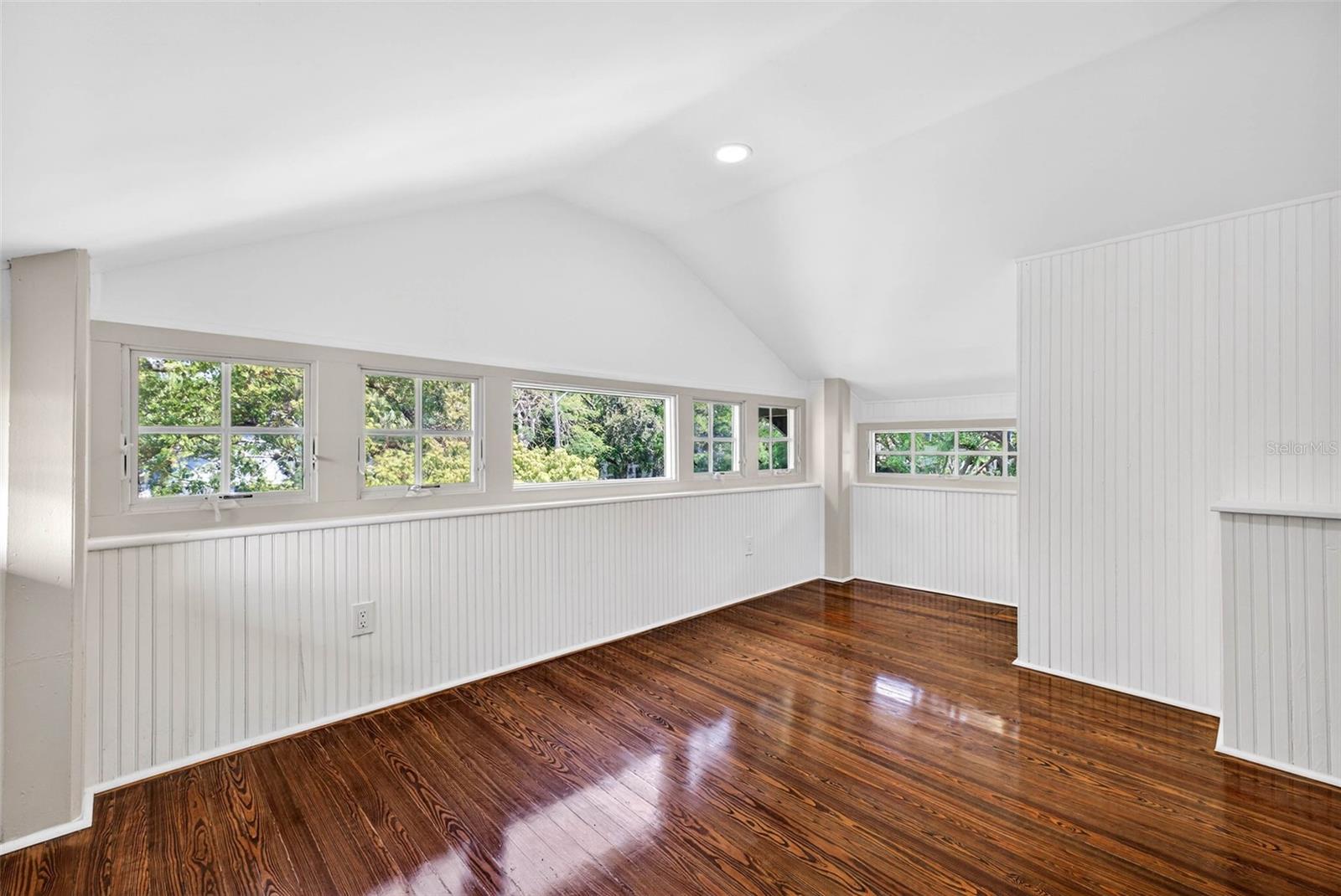 1330 CHERRY St ST PETERSBURG, FL 33701