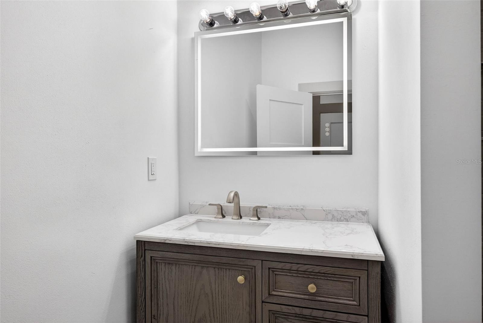 1330 CHERRY St ST PETERSBURG, FL 33701