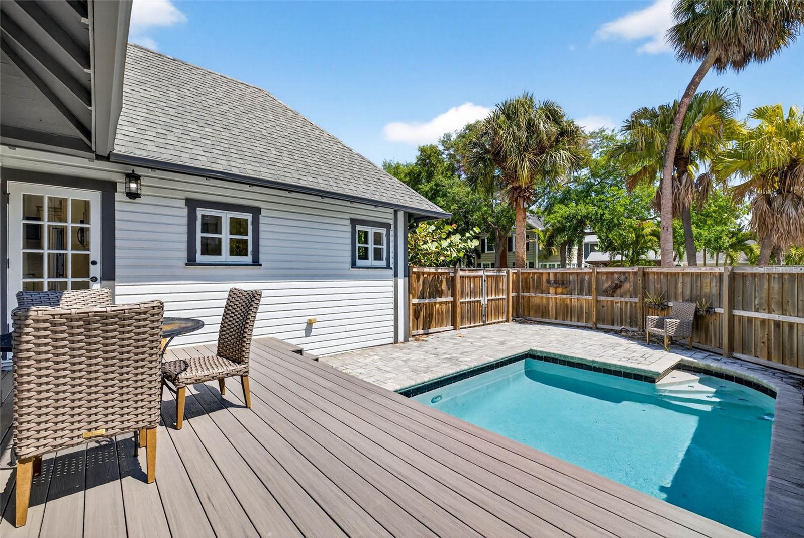 1330 CHERRY St ST PETERSBURG, FL 33701