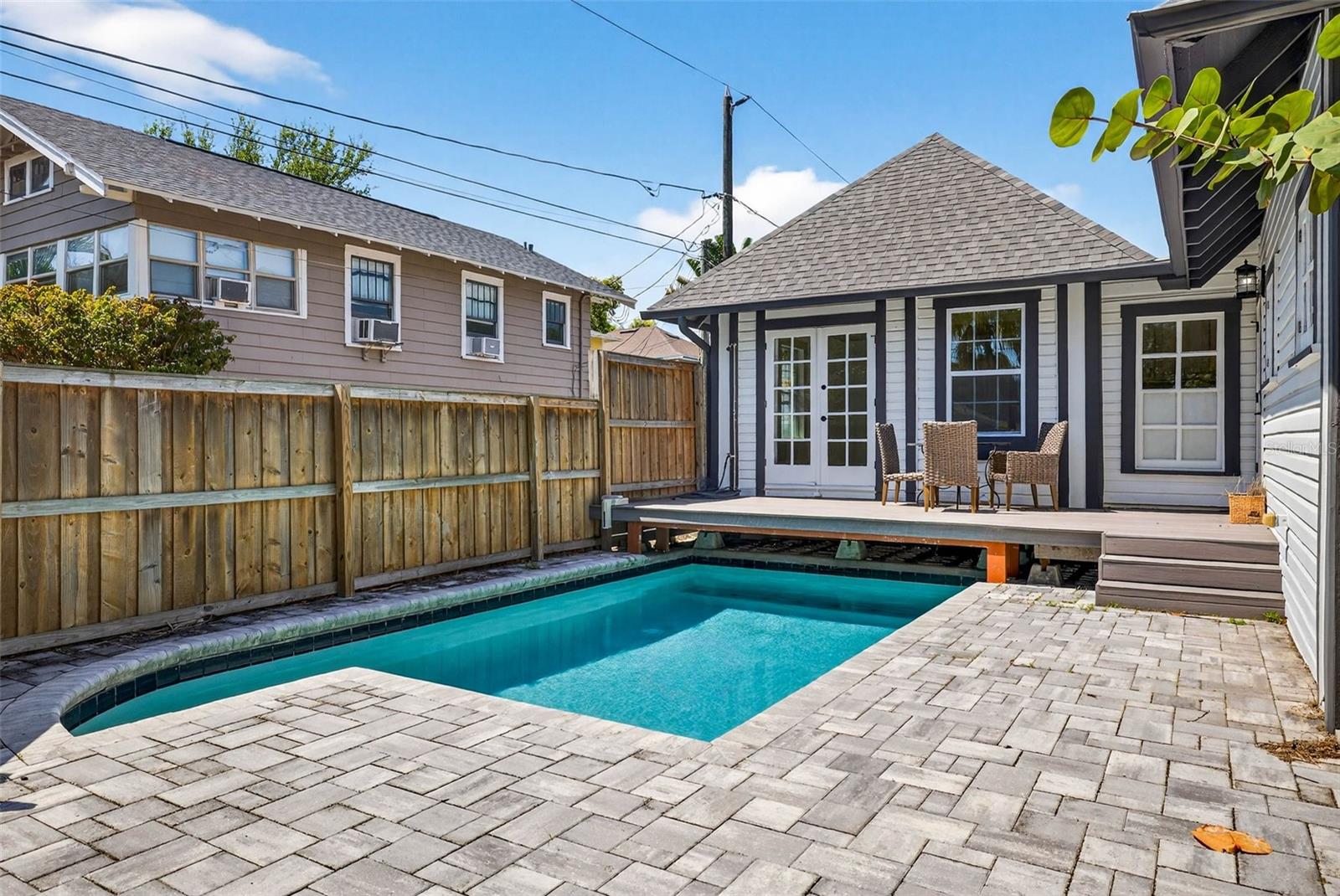 1330 CHERRY St ST PETERSBURG, FL 33701