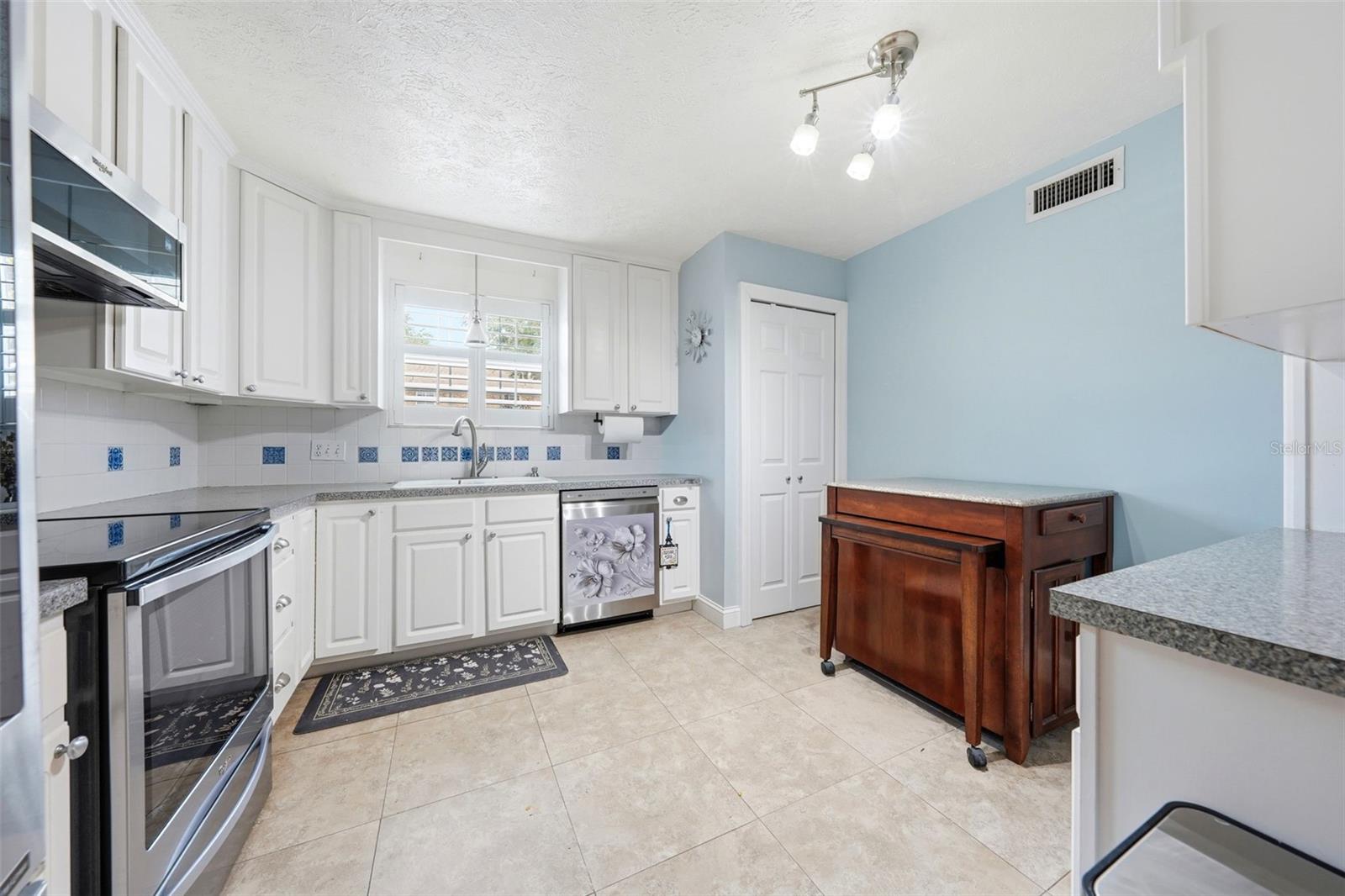 4214 Lk UNDERHILL Rd #6A2 ORLANDO, FL 32803