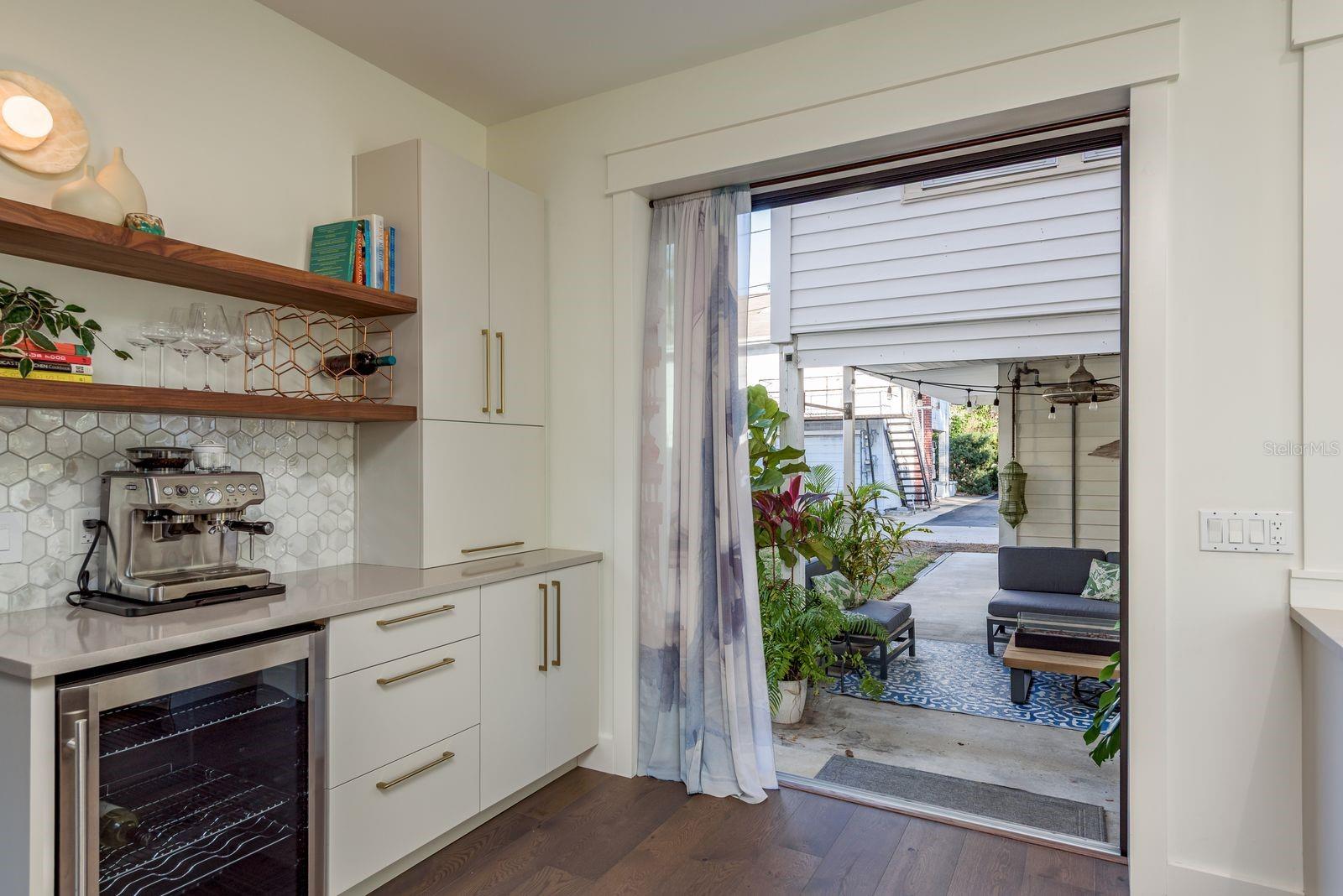 927 6TH St ST PETERSBURG, FL 33701