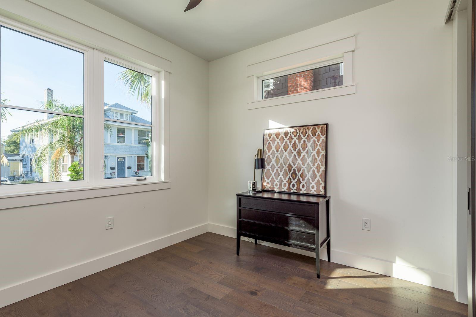 927 6TH St ST PETERSBURG, FL 33701