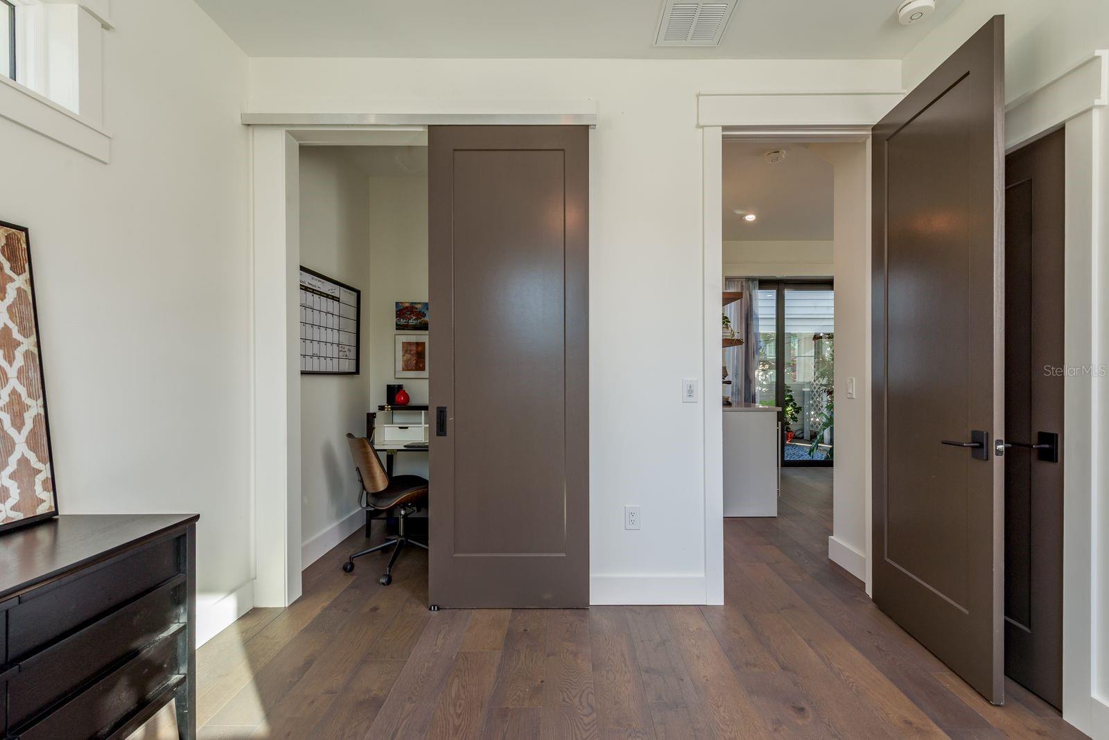 927 6TH St ST PETERSBURG, FL 33701