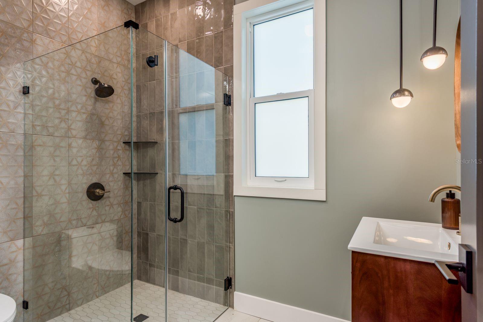 927 6TH St ST PETERSBURG, FL 33701