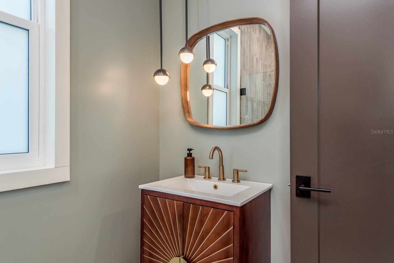 927 6TH St ST PETERSBURG, FL 33701