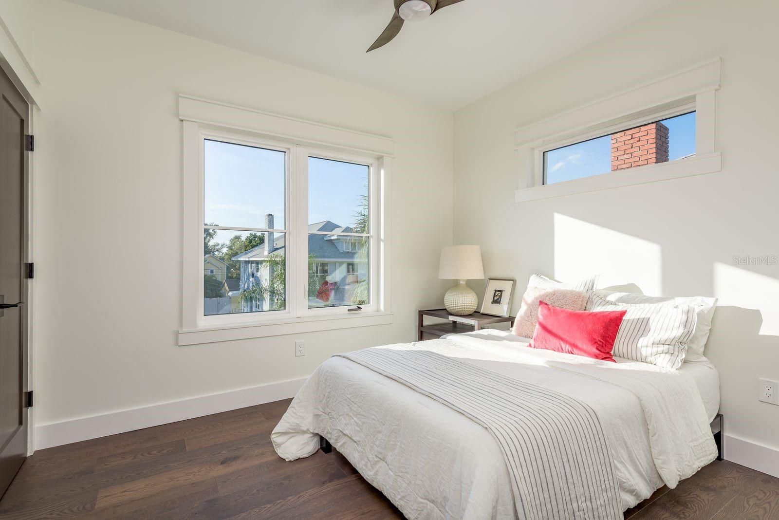 927 6TH St ST PETERSBURG, FL 33701