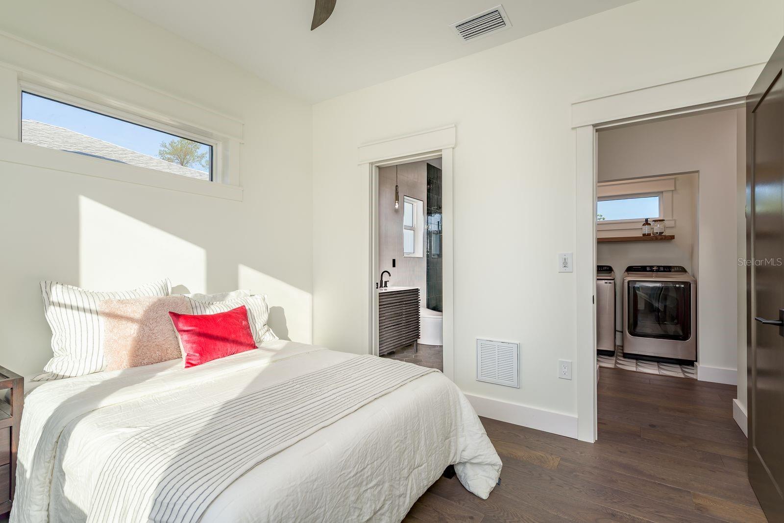 927 6TH St ST PETERSBURG, FL 33701