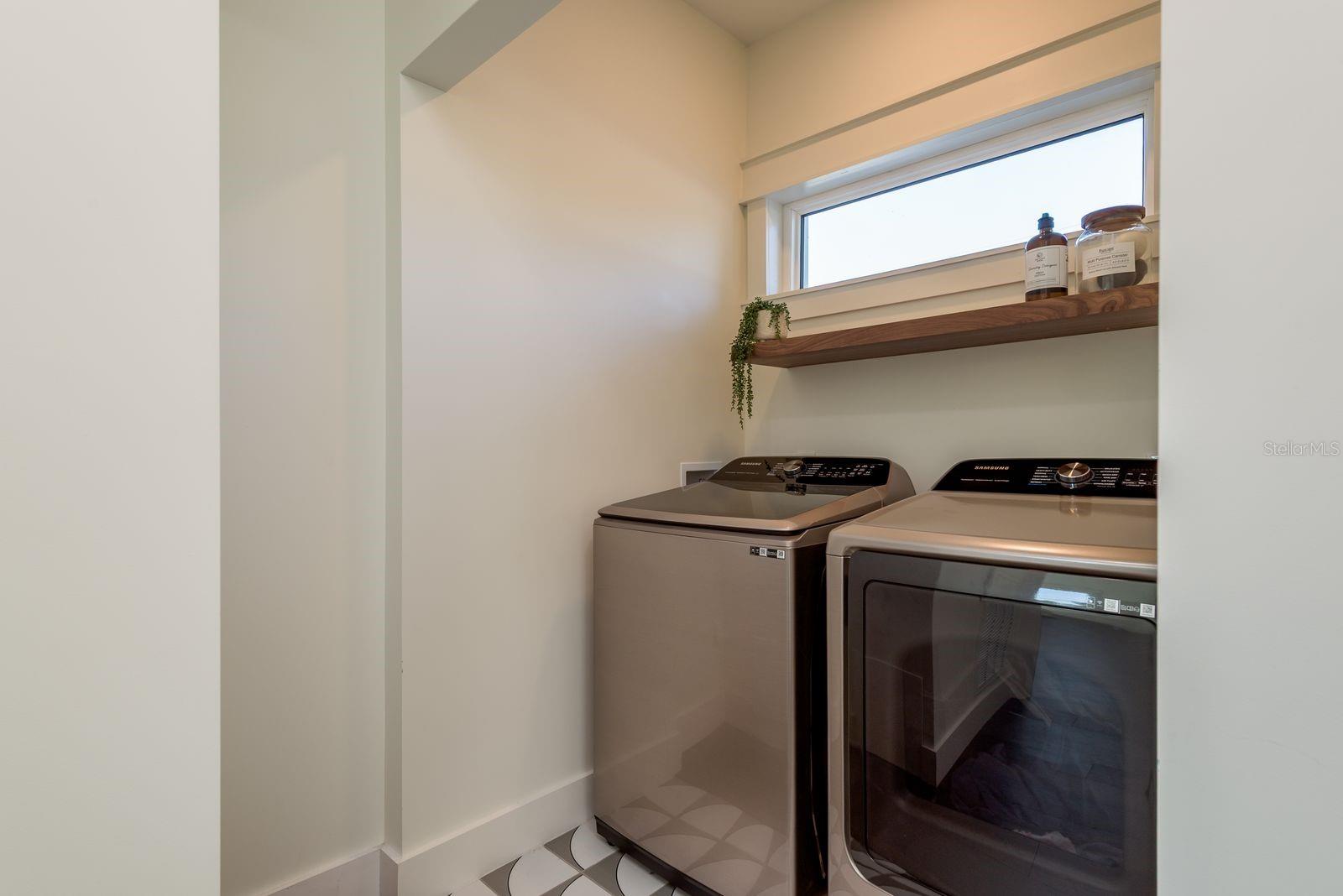 927 6TH St ST PETERSBURG, FL 33701