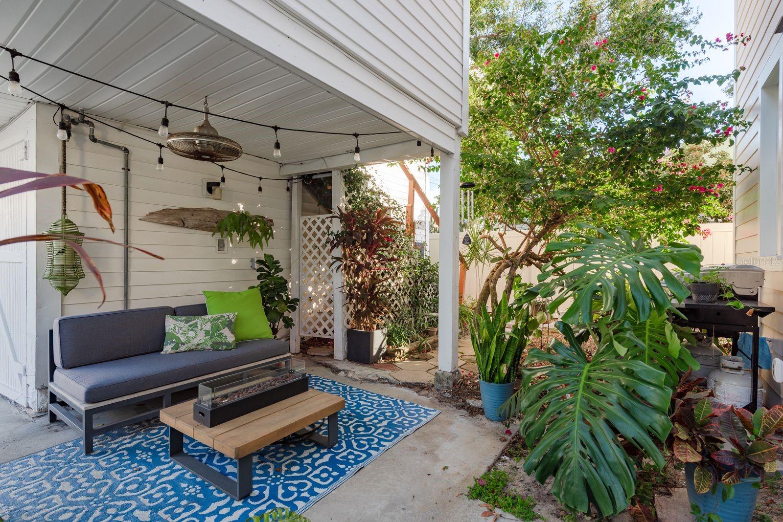 927 6TH St ST PETERSBURG, FL 33701