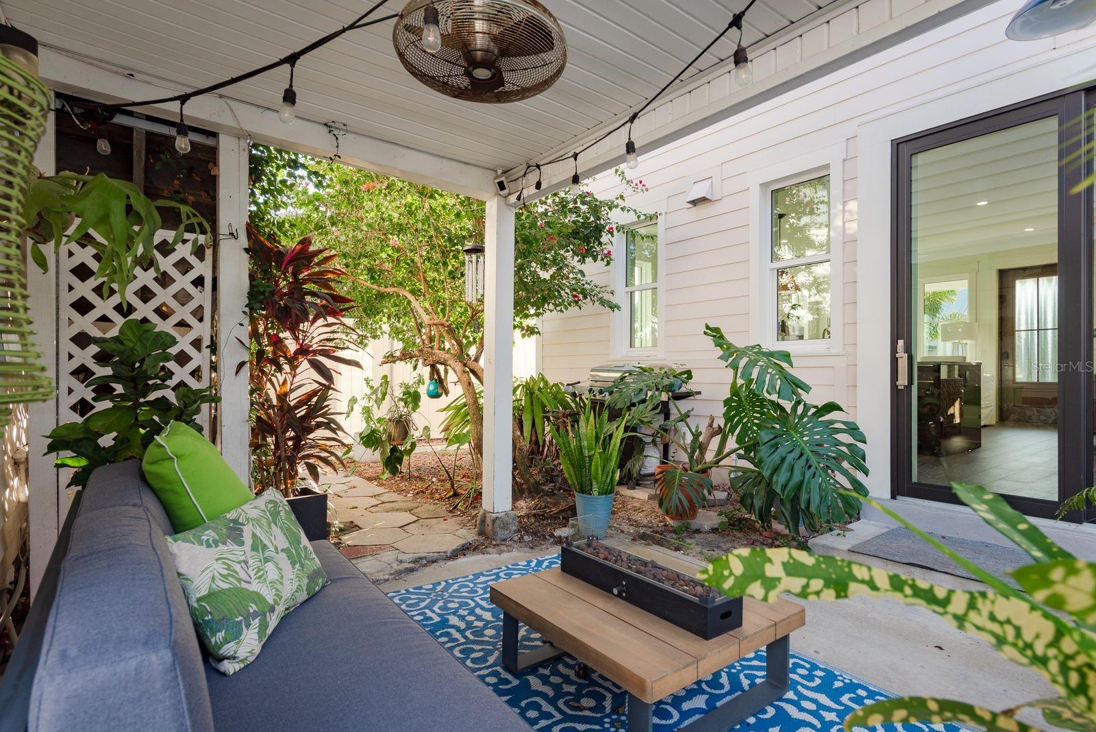 927 6TH St ST PETERSBURG, FL 33701