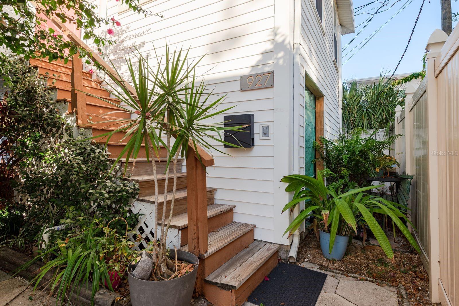 927 6TH St ST PETERSBURG, FL 33701