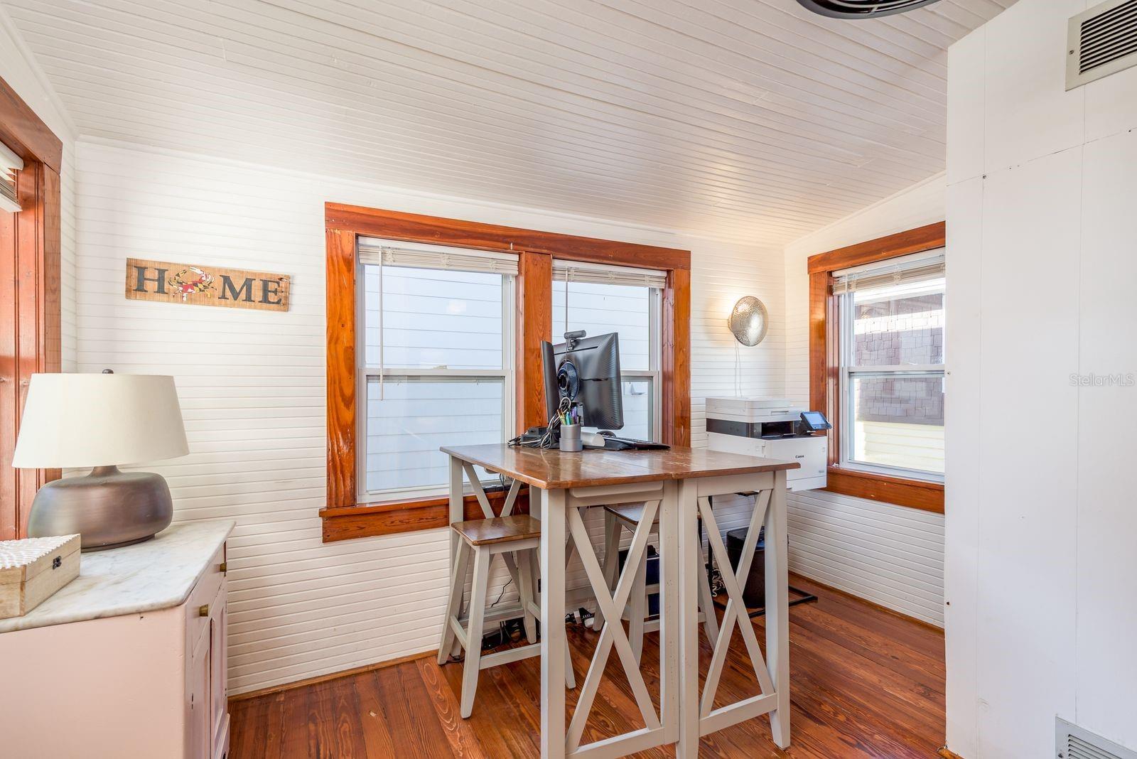 927 6TH St ST PETERSBURG, FL 33701