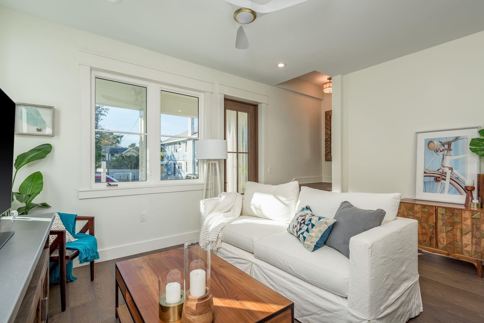 927 6TH St ST PETERSBURG, FL 33701