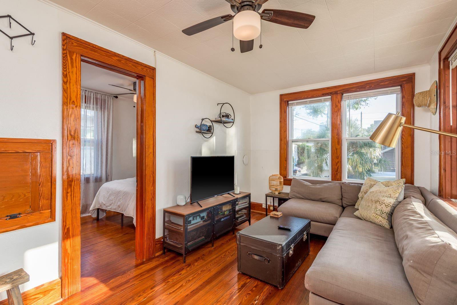 927 6TH St ST PETERSBURG, FL 33701