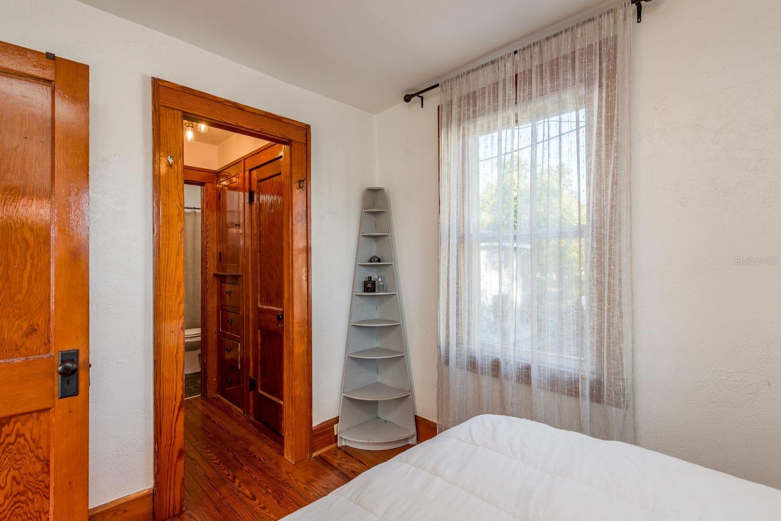 927 6TH St ST PETERSBURG, FL 33701