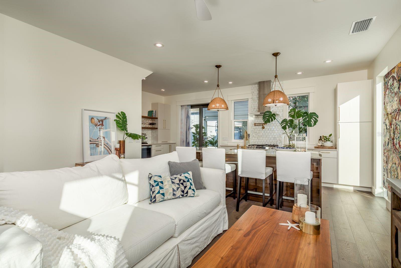 927 6TH St ST PETERSBURG, FL 33701