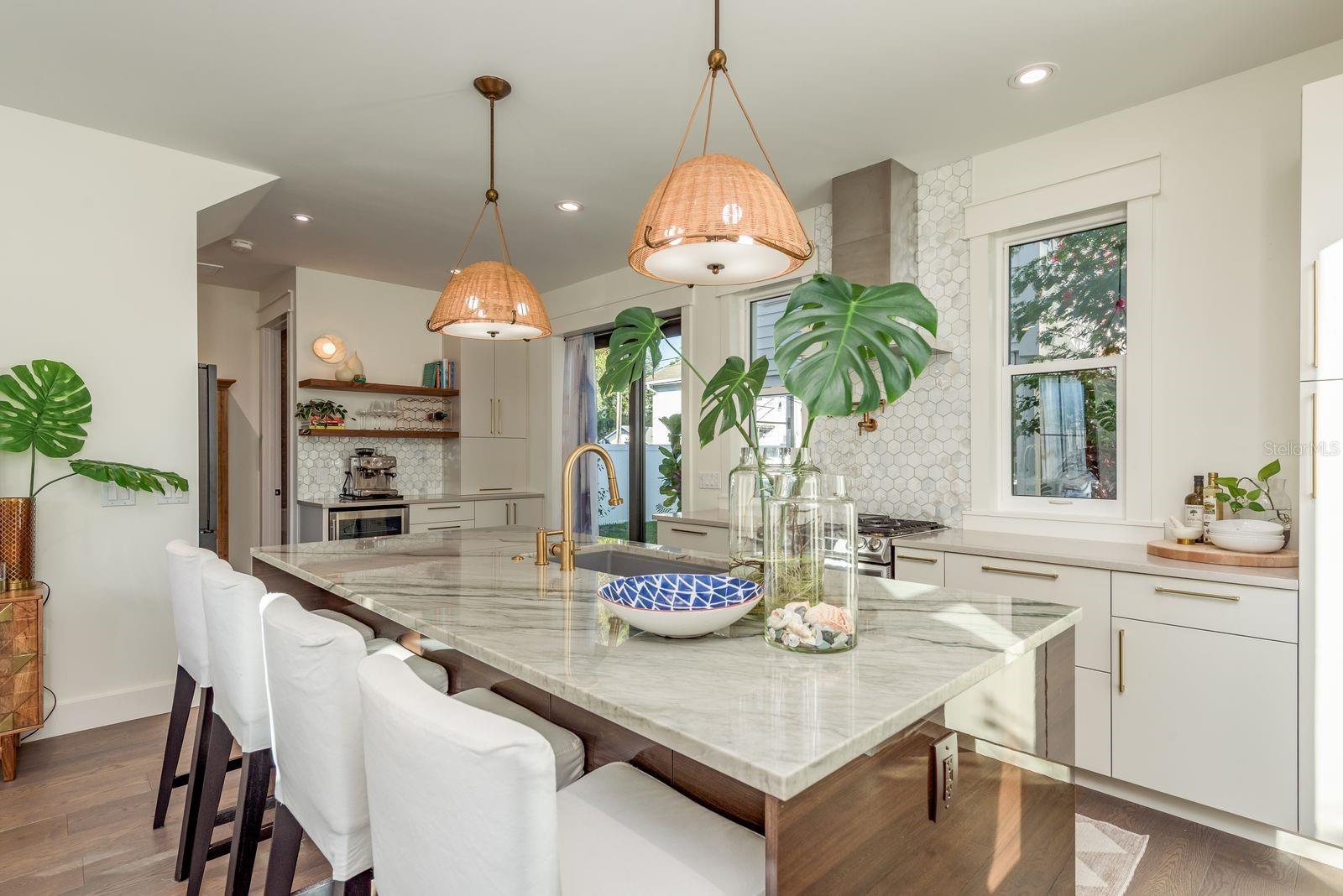 927 6TH St ST PETERSBURG, FL 33701