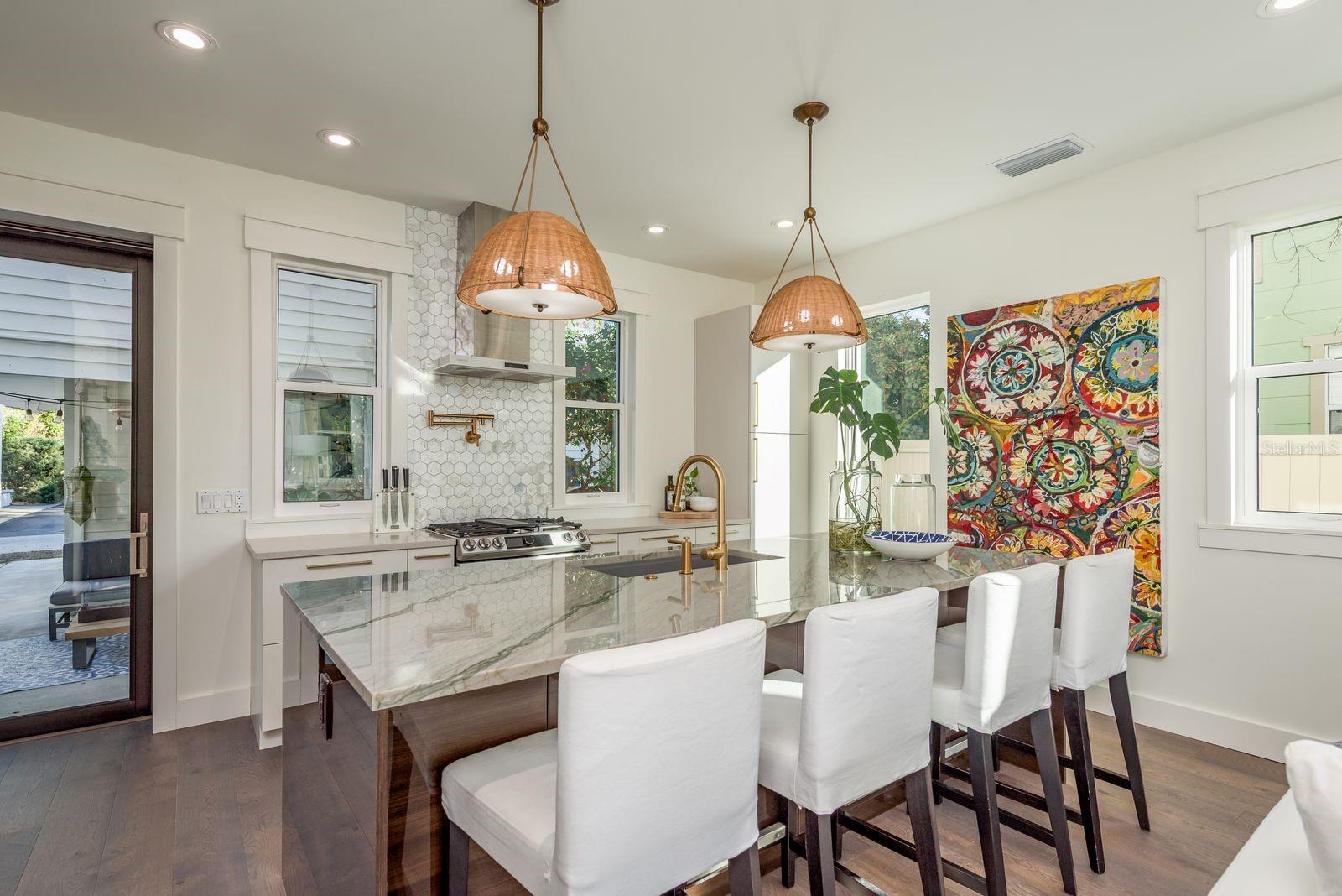 927 6TH St ST PETERSBURG, FL 33701