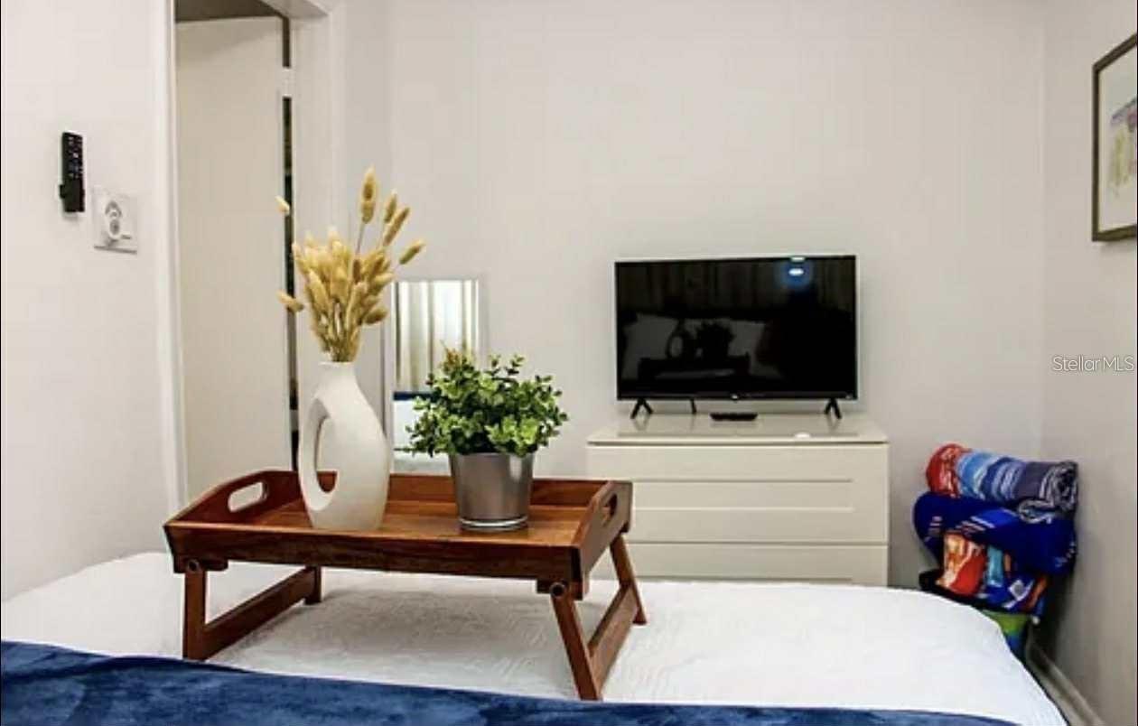 614 8TH St ST PETERSBURG, FL 33701