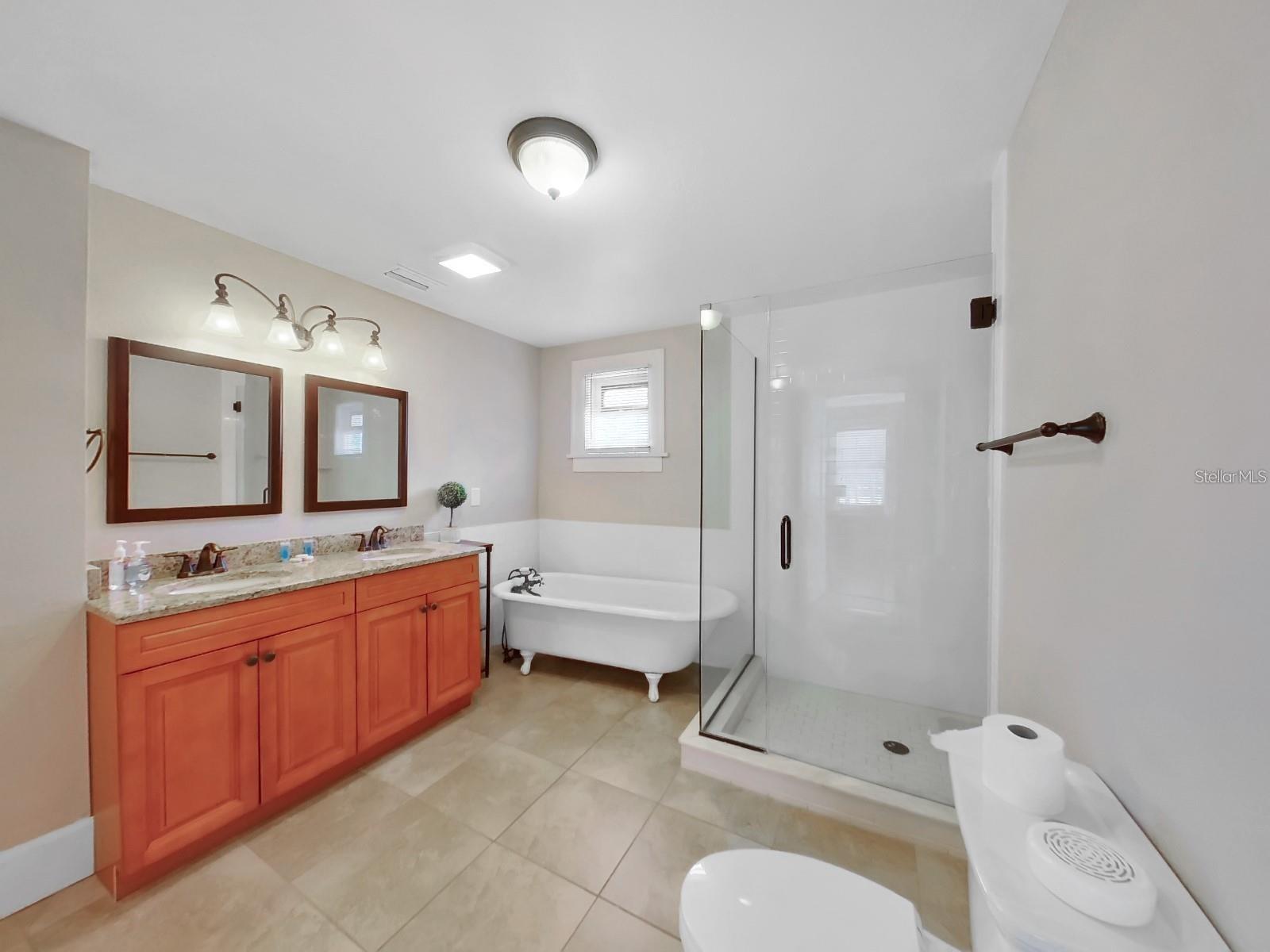 614 8TH St ST PETERSBURG, FL 33701