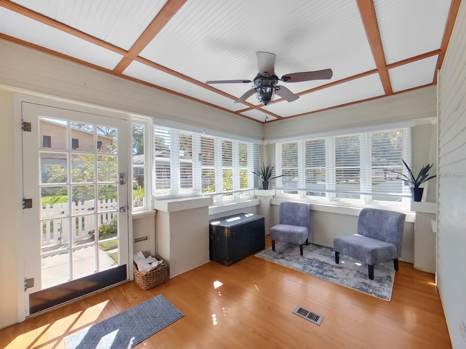 614 8TH St ST PETERSBURG, FL 33701