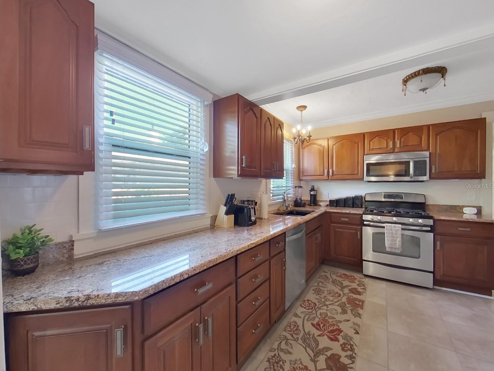 614 8TH St ST PETERSBURG, FL 33701