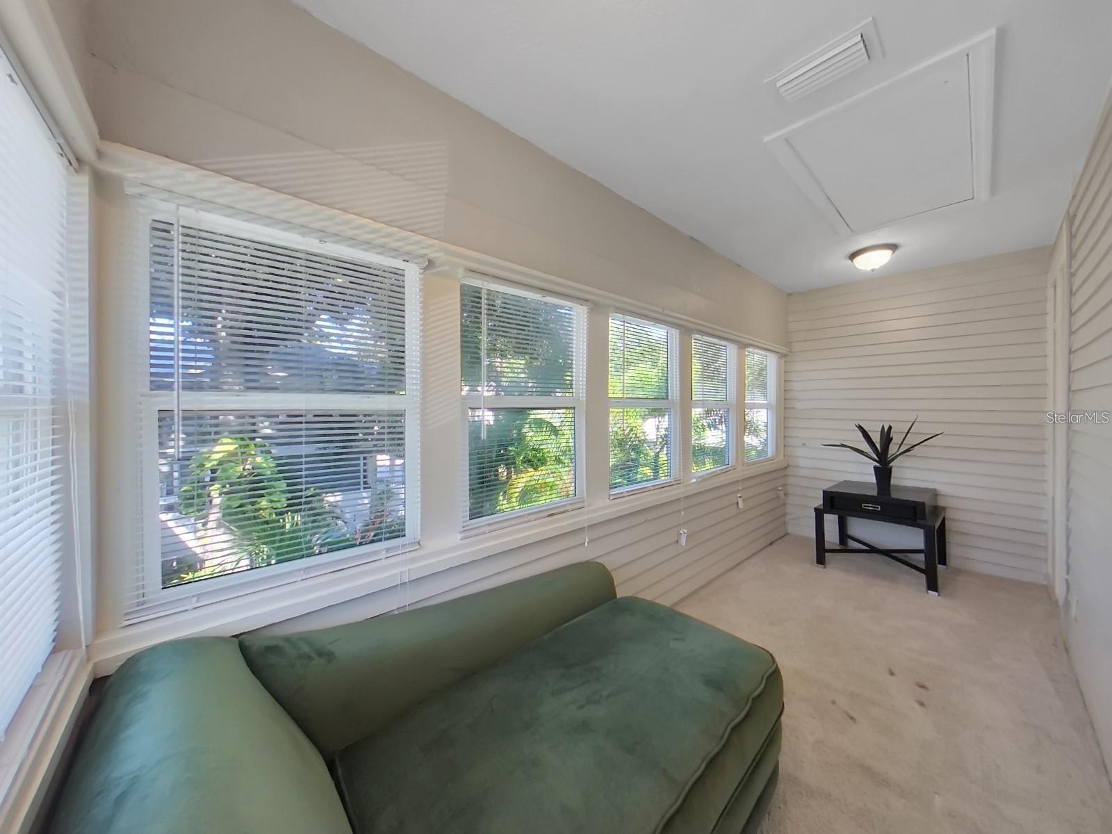 614 8TH St ST PETERSBURG, FL 33701