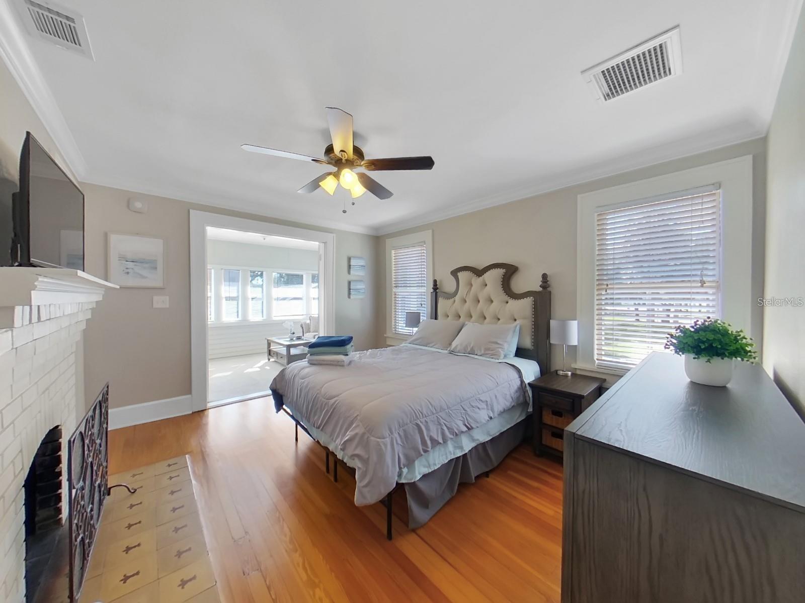 614 8TH St ST PETERSBURG, FL 33701