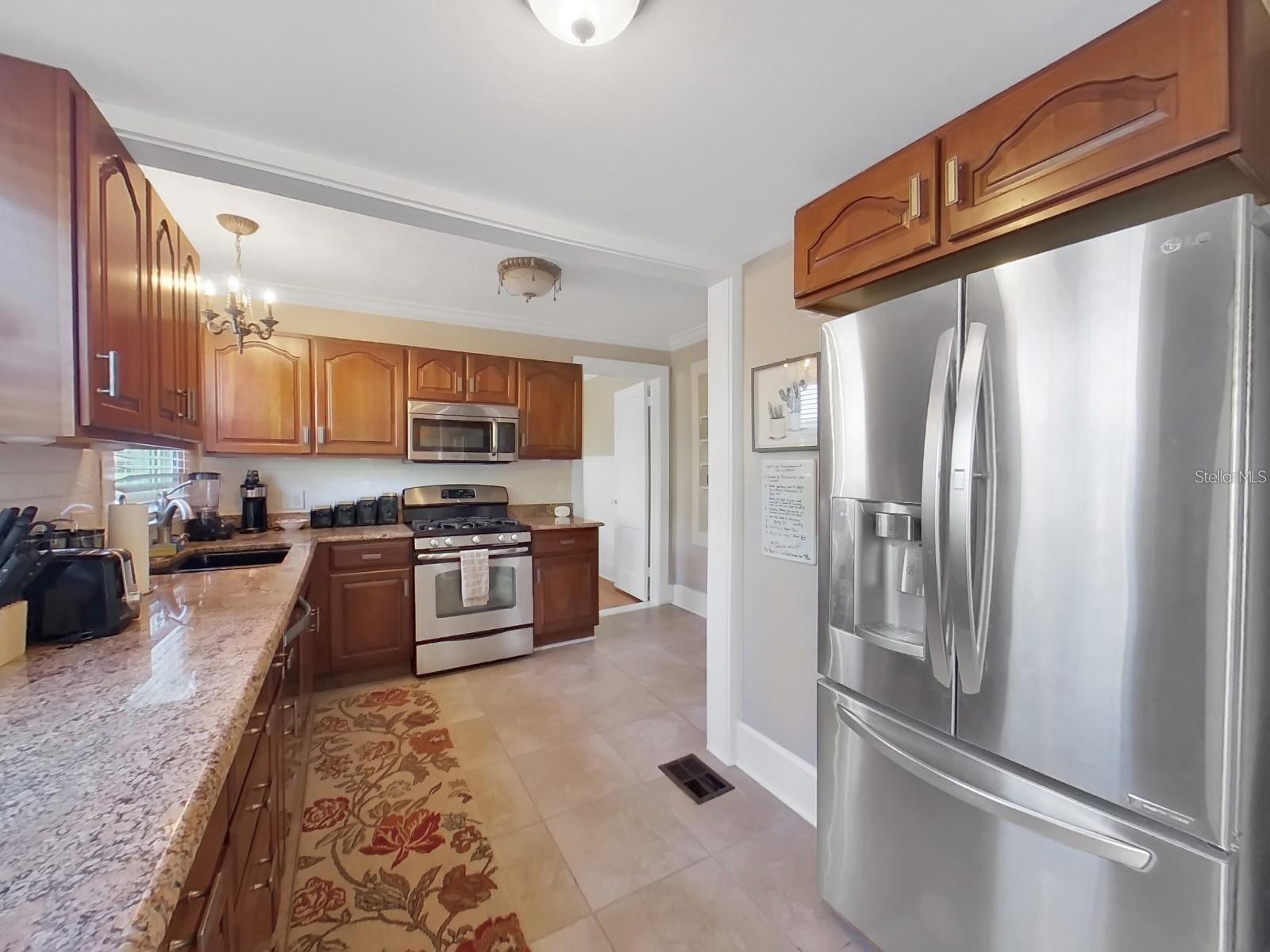 614 8TH St ST PETERSBURG, FL 33701