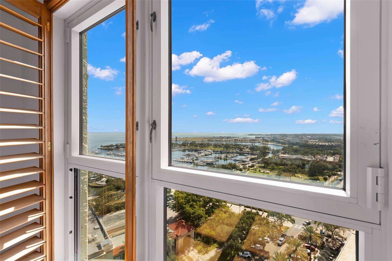 288 Bch Dr #PH-2A ST PETERSBURG, FL 33701