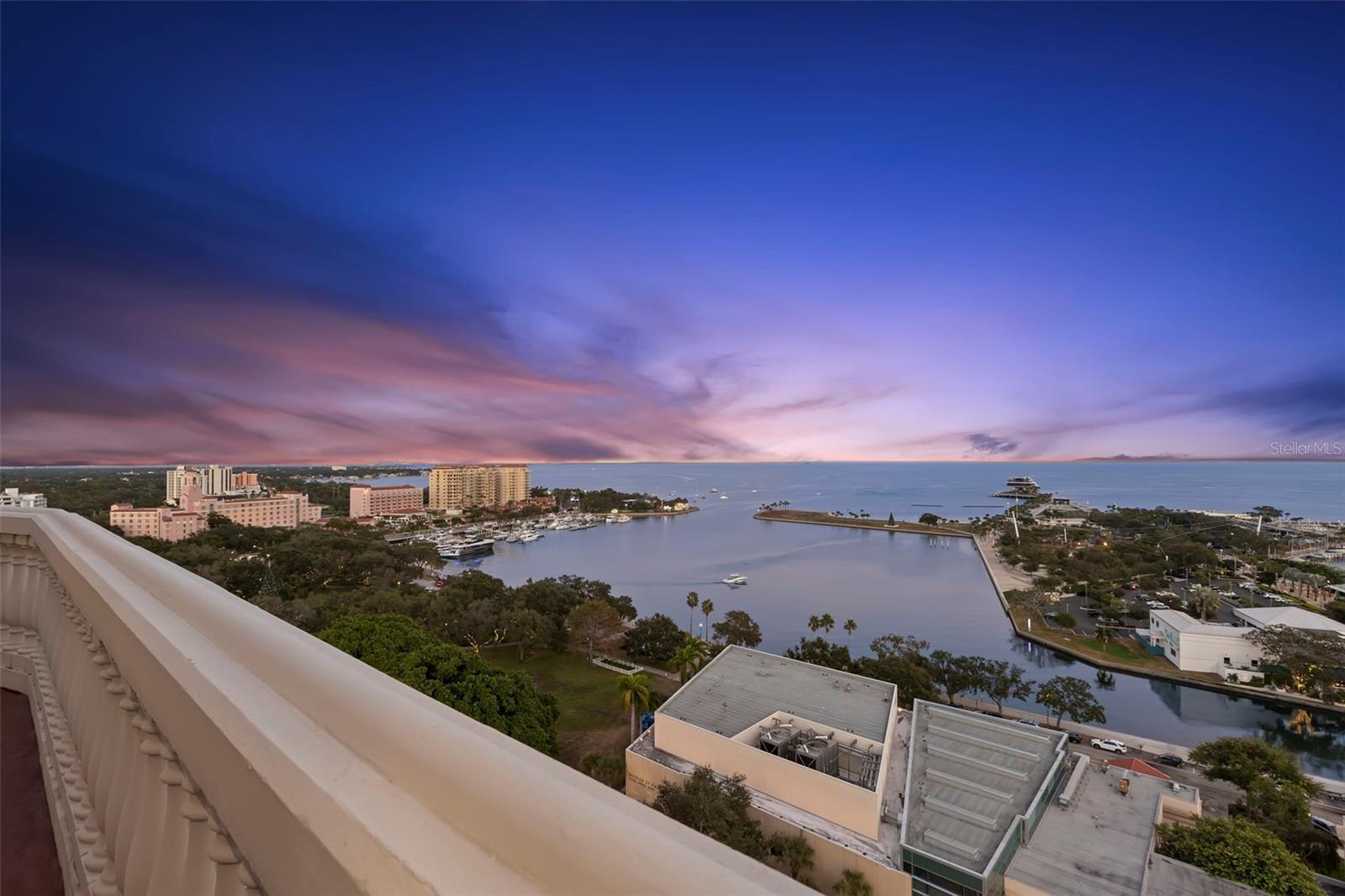 288 Bch Dr #PH-2A ST PETERSBURG, FL 33701