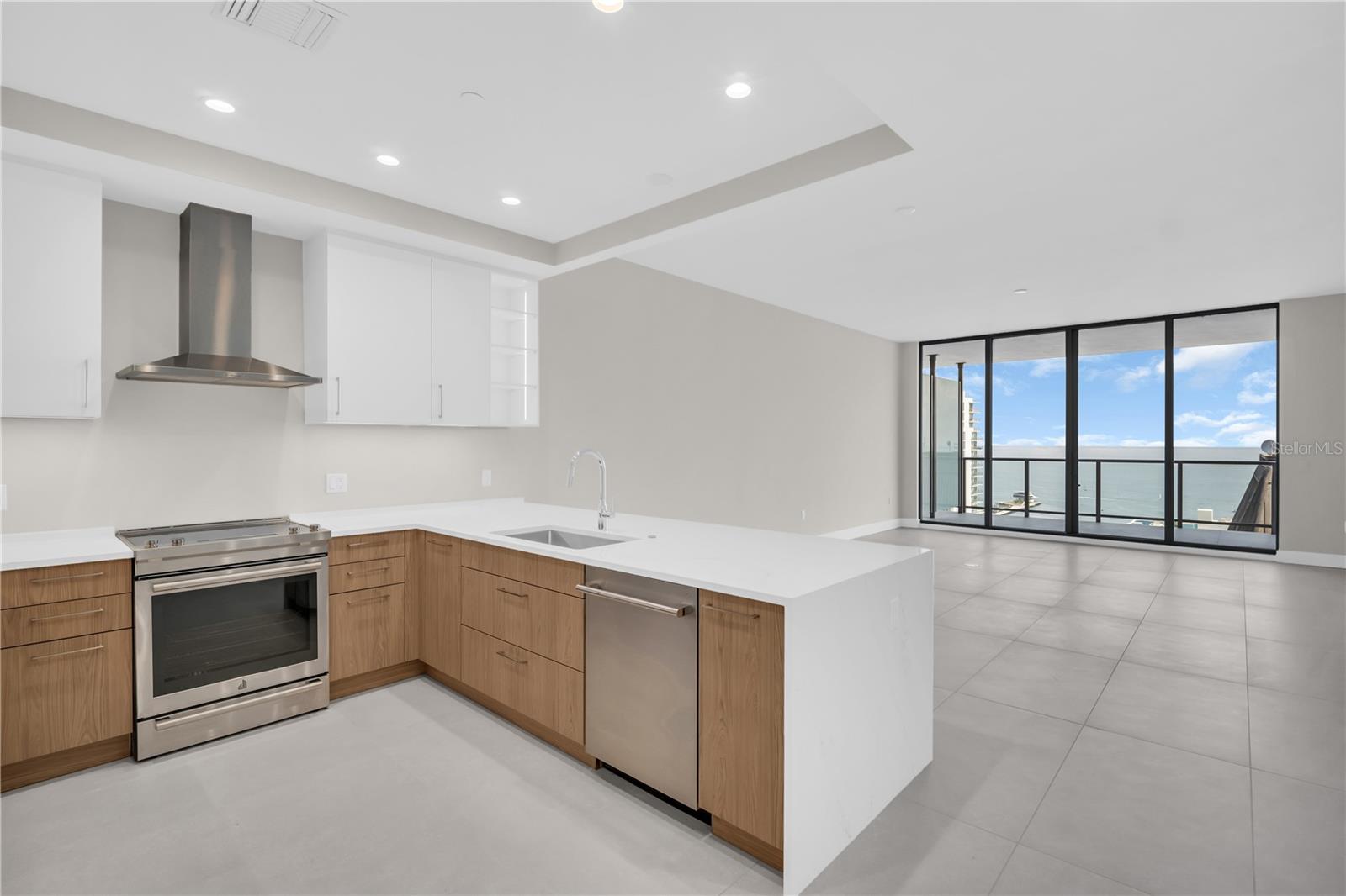 275 1ST Ave #3704 ST PETERSBURG, FL 33701