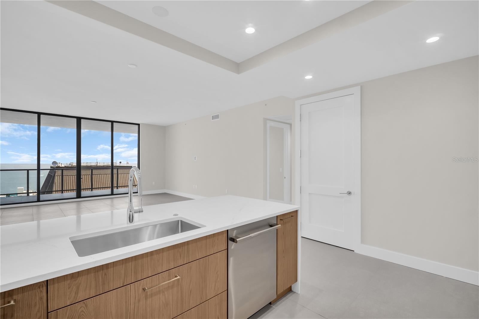 275 1ST Ave #3704 ST PETERSBURG, FL 33701