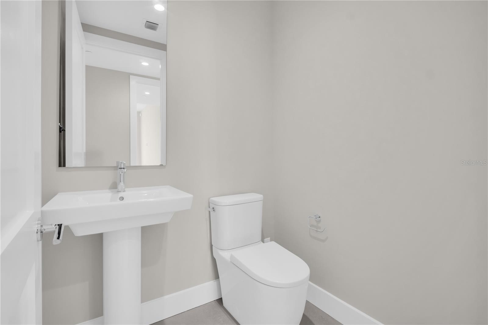 275 1ST Ave #3704 ST PETERSBURG, FL 33701