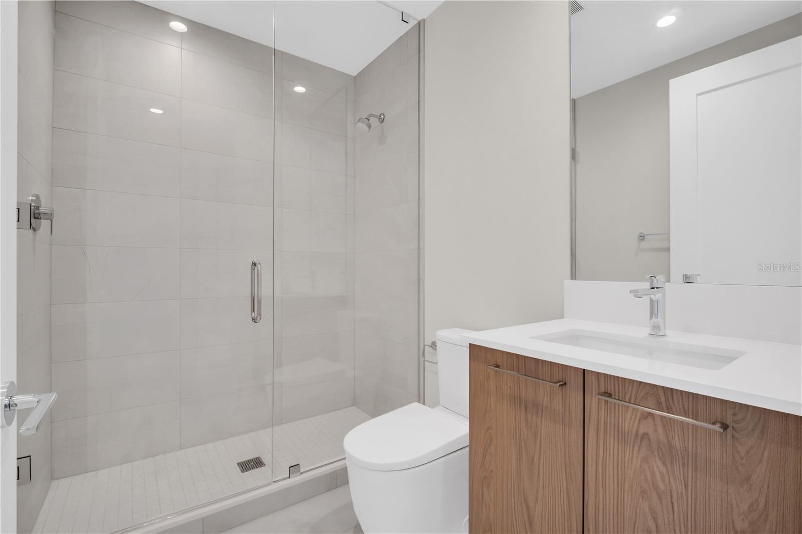 275 1ST Ave #3704 ST PETERSBURG, FL 33701