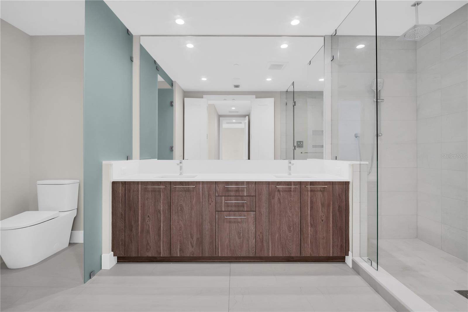 275 1ST Ave #3704 ST PETERSBURG, FL 33701