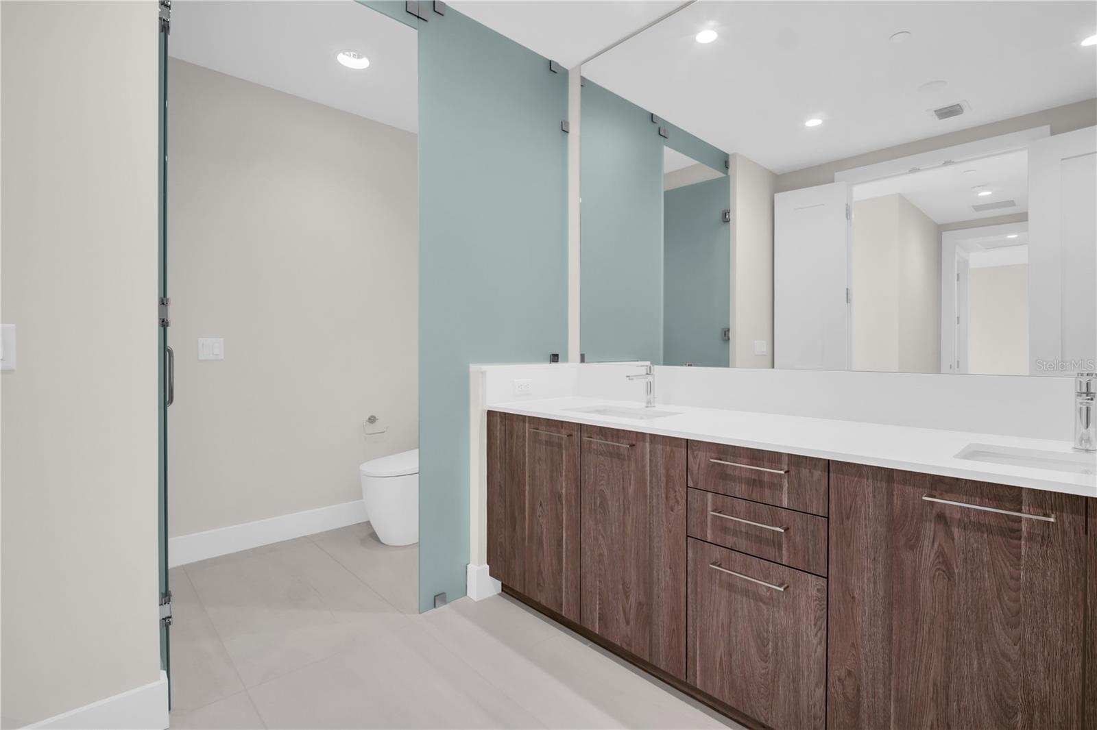 275 1ST Ave #3704 ST PETERSBURG, FL 33701