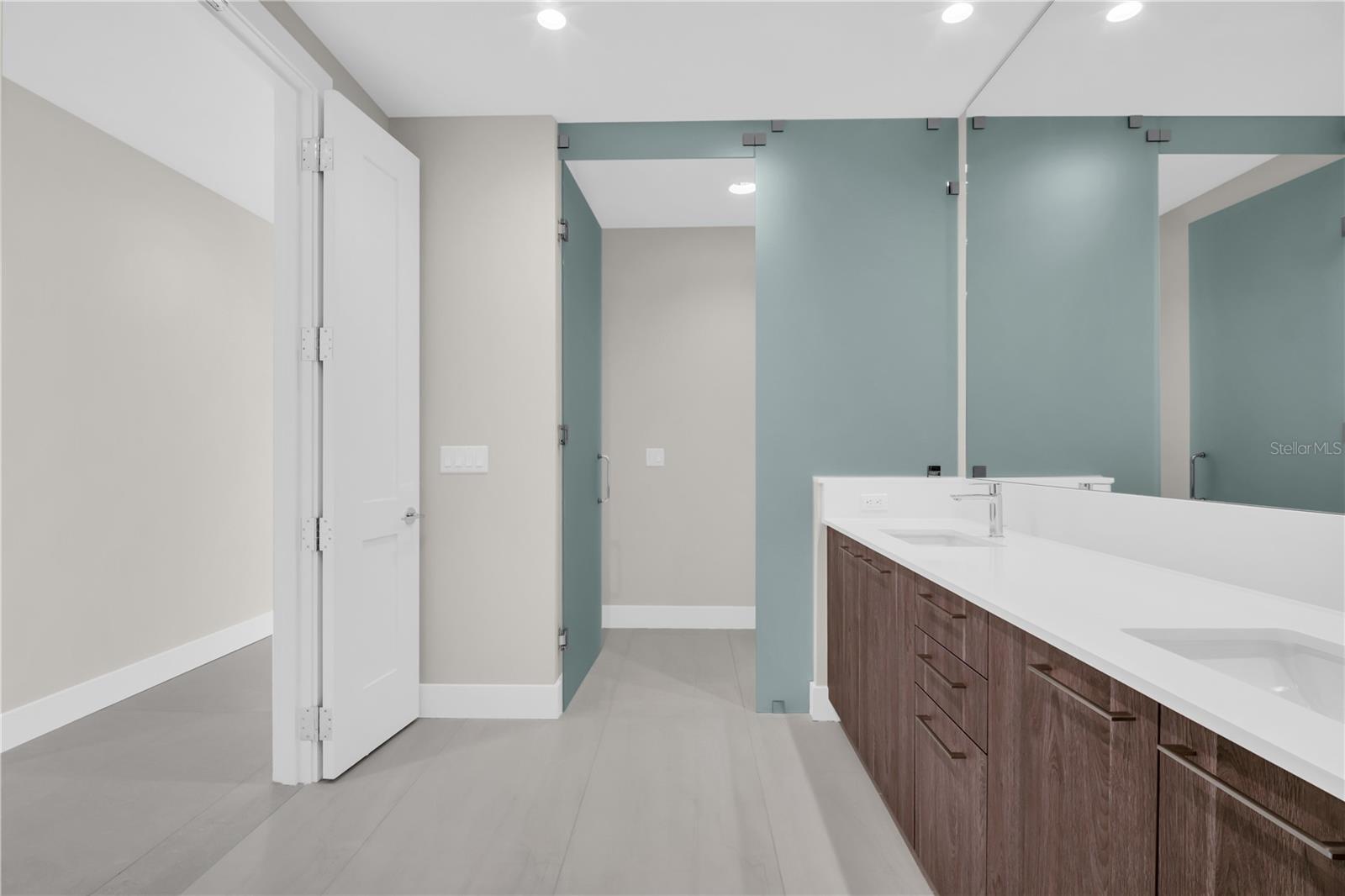 275 1ST Ave #3704 ST PETERSBURG, FL 33701