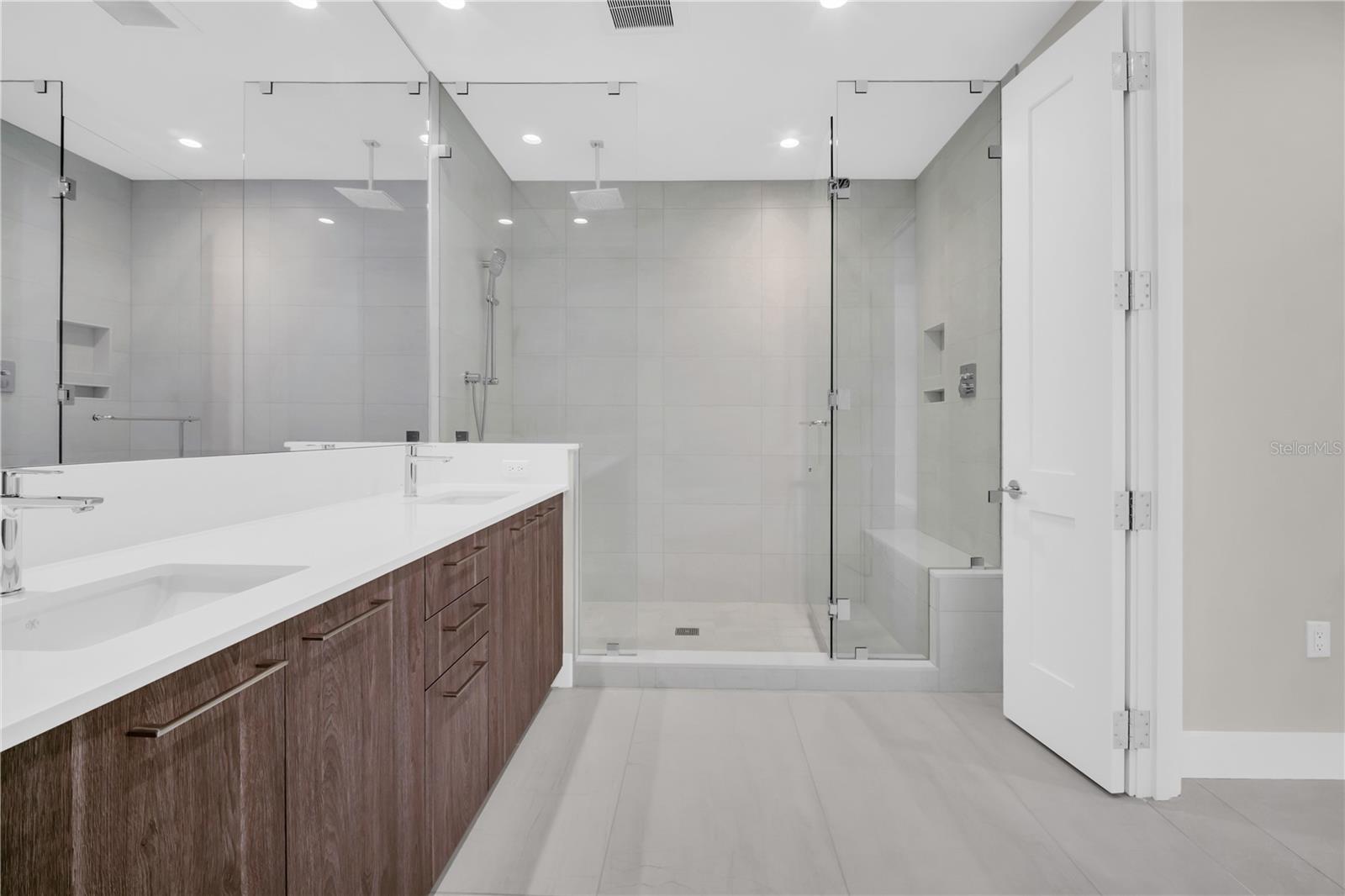 275 1ST Ave #3704 ST PETERSBURG, FL 33701