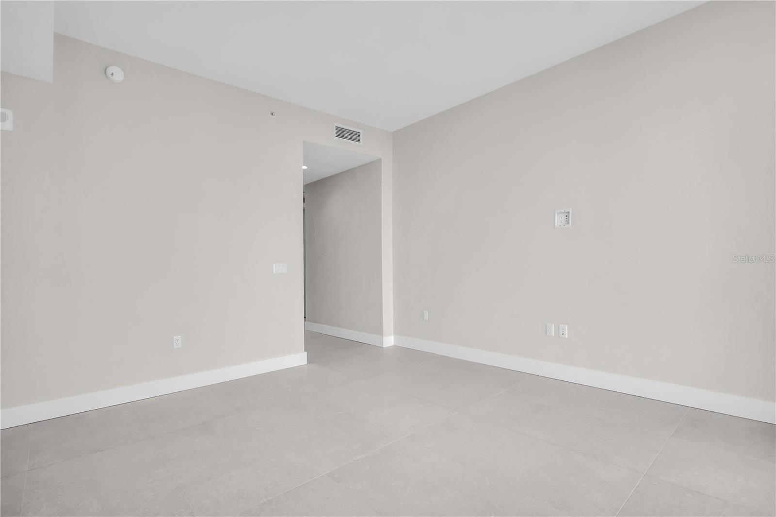 275 1ST Ave #3704 ST PETERSBURG, FL 33701