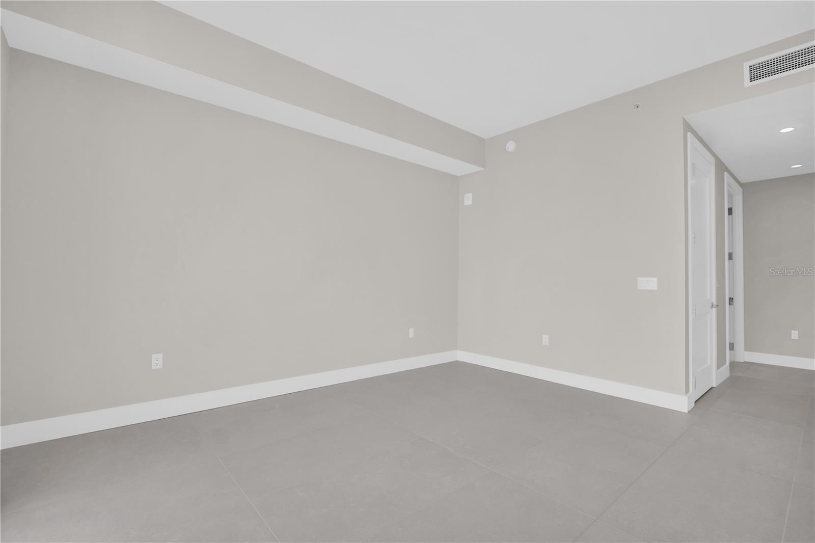 275 1ST Ave #3704 ST PETERSBURG, FL 33701