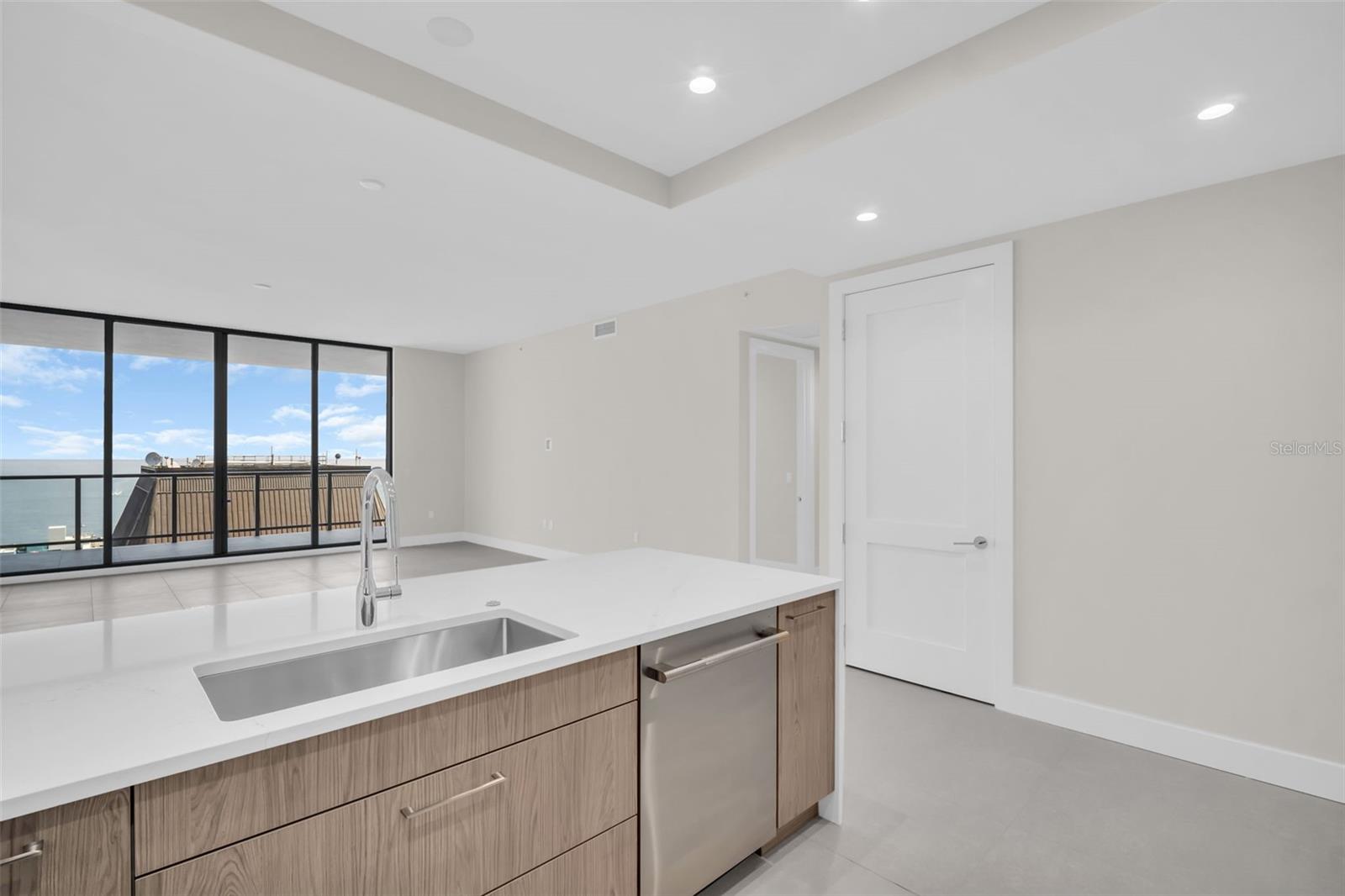 275 1ST Ave #3704 ST PETERSBURG, FL 33701