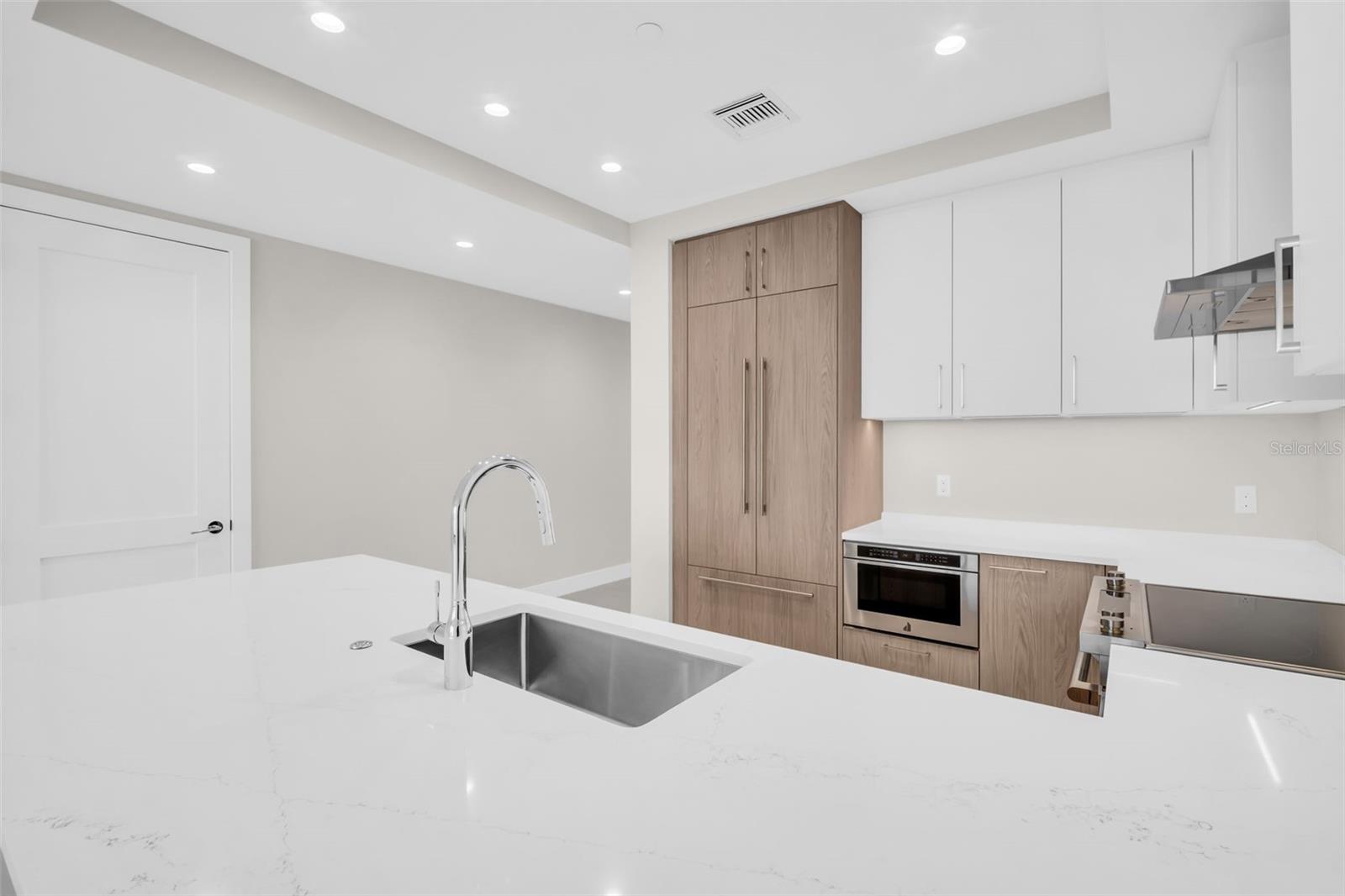 275 1ST Ave #3704 ST PETERSBURG, FL 33701