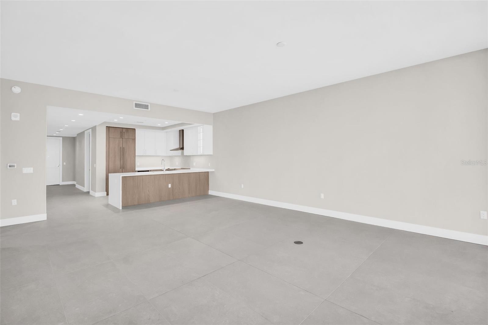 275 1ST Ave #3704 ST PETERSBURG, FL 33701